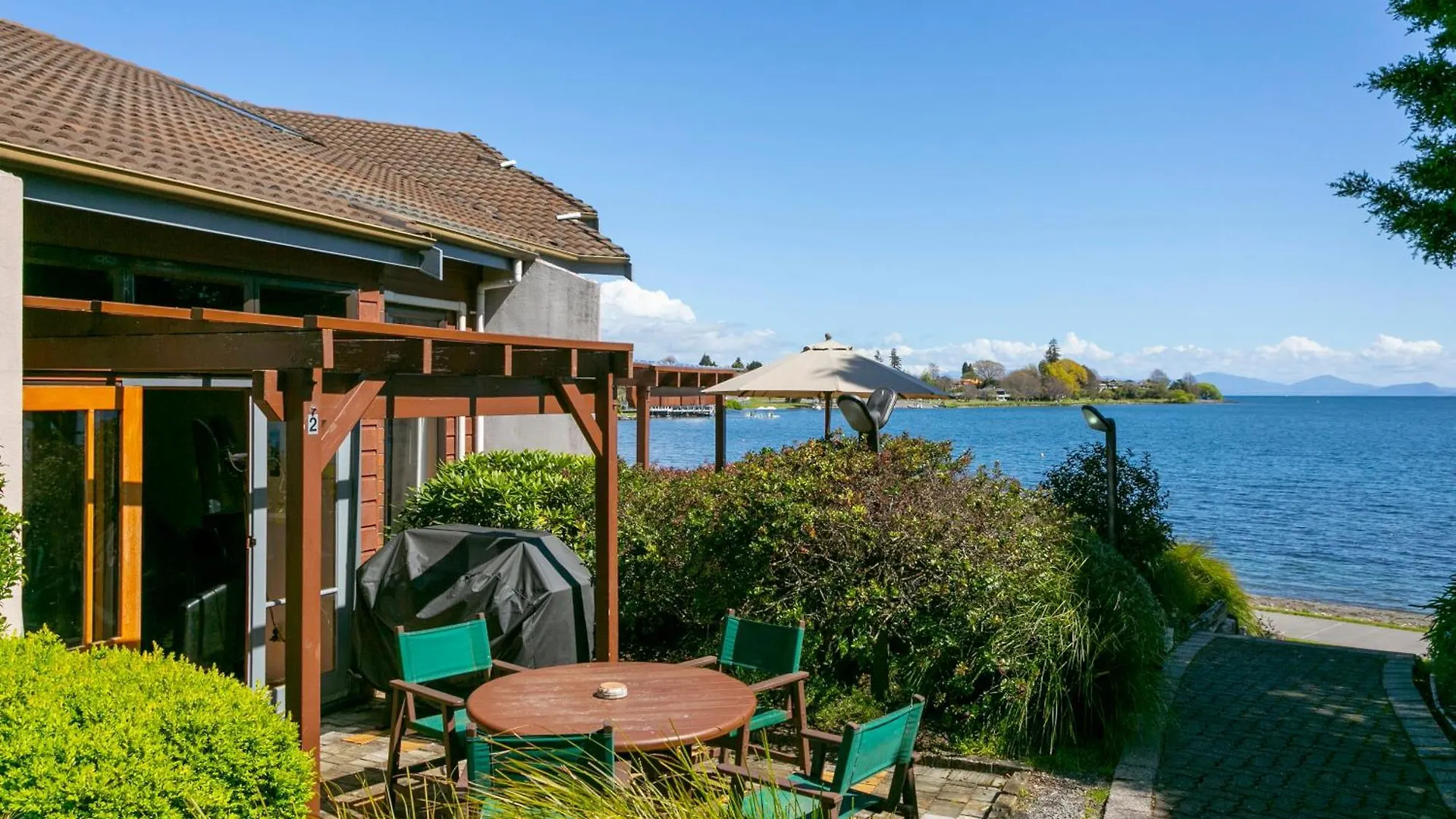 Cascades Lakefront Motel Taupo